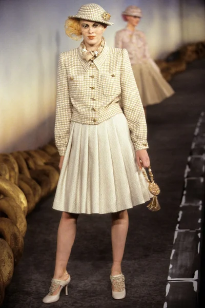 Look 19